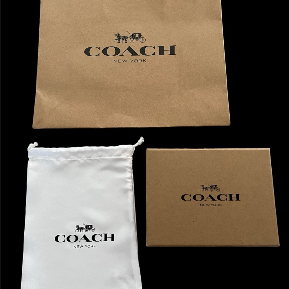 Coach lot - Picture 10 of 11